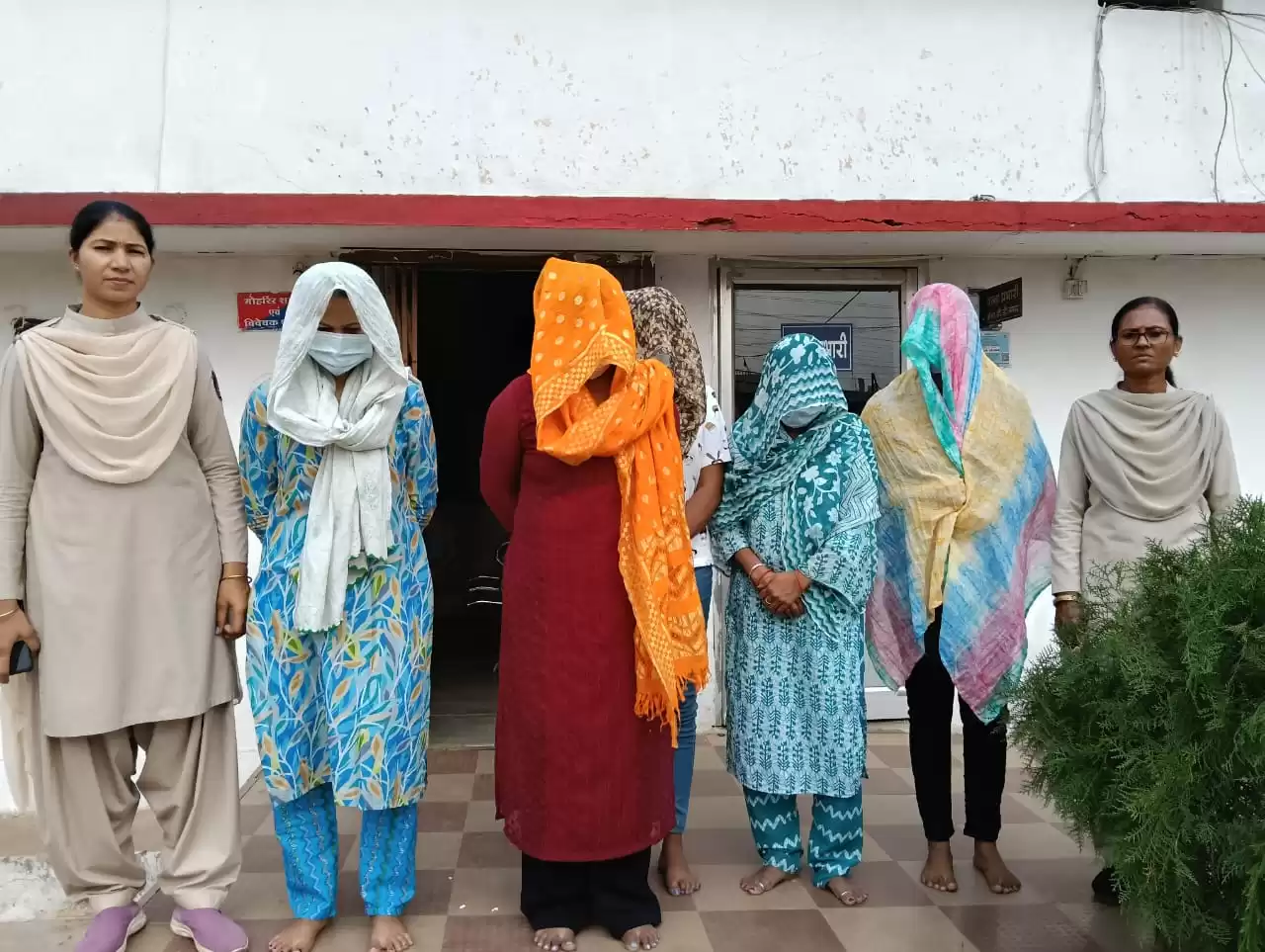 महादेव घाट विवाद : 8 युवतियों के खिलाफ पीटा एक्ट के तहत कार्यवाही, 5 गिरफ्तार