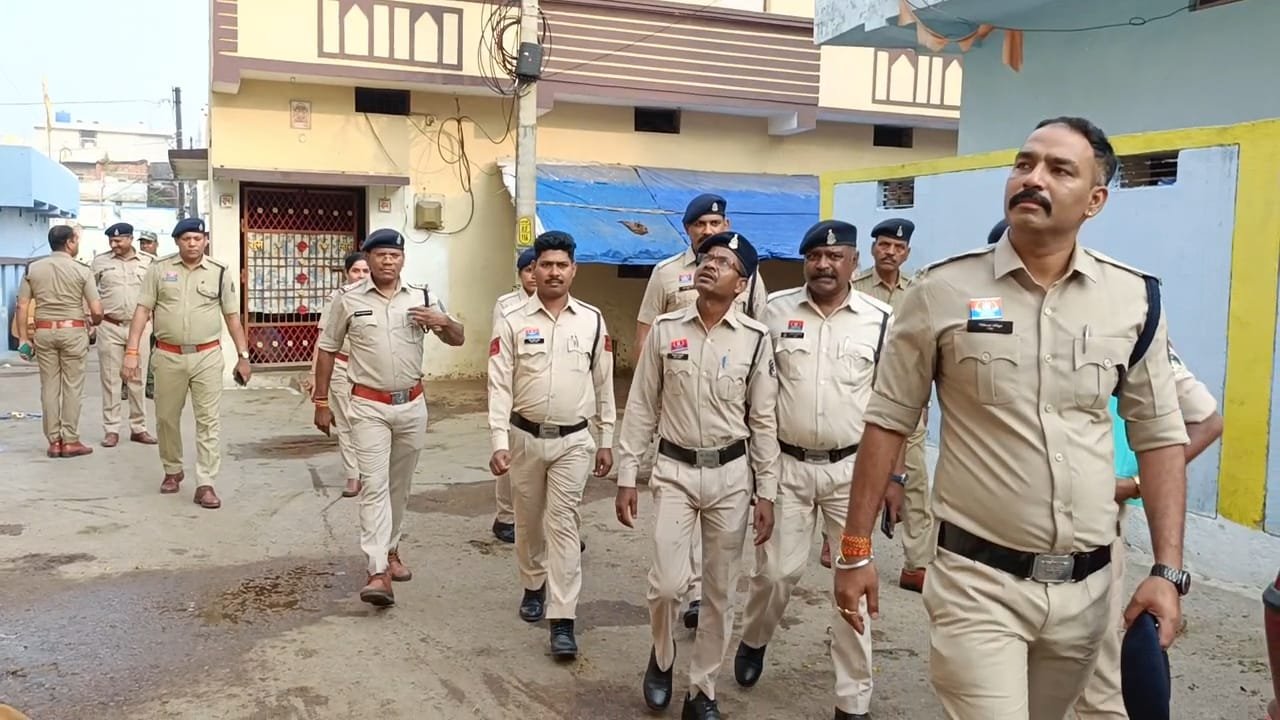 अवैध घुसपैठियों के खिलाफ दुर्ग पुलिस का अभियान, 60 संदिग्ध के लिए फिंगरप्रिंट