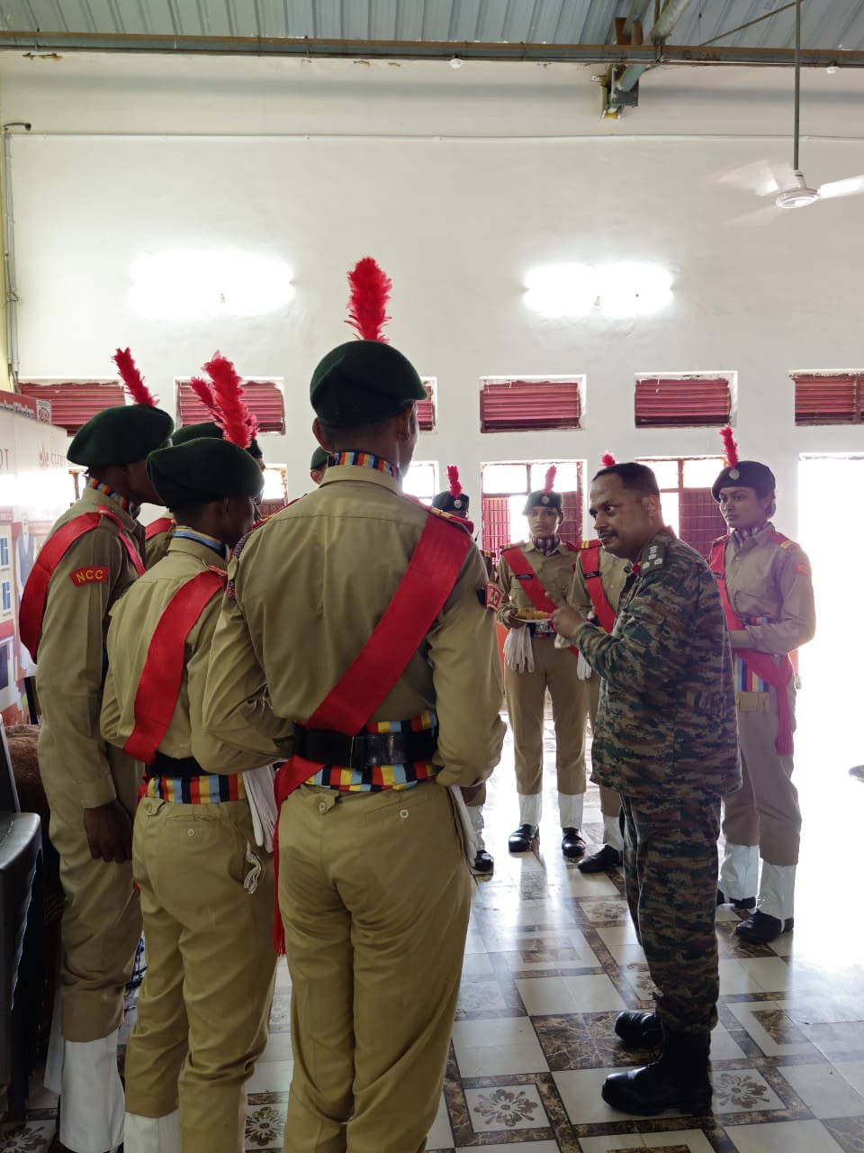 कैडेट्स हिन्दी, अंग्रेजी, मातृभाषा के साथ एक और भाषा सीखें – ग्रुप कमांडर पात्रा