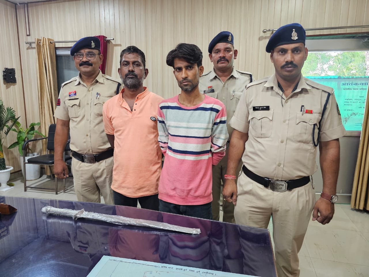 भिलाई में तलवार लहराते डॉन बनना पड़ा महंगा, पुलिस ने घेर कर पकड़ा, भेजे गए जेल