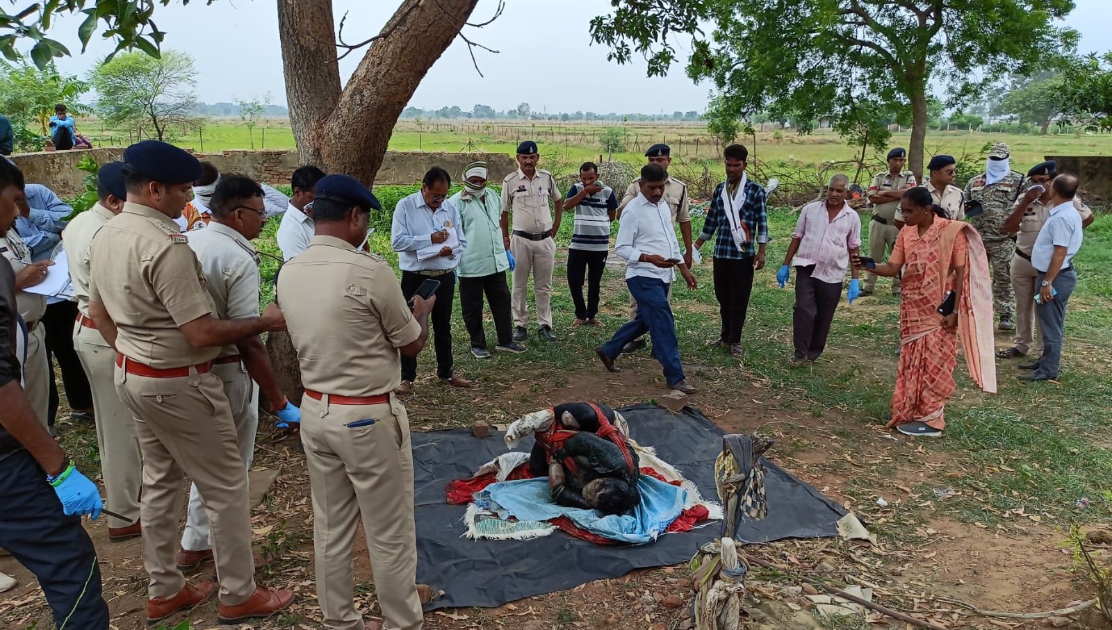 हत्या के बाद महिला एवं बच्चे की बॉडी को फेंका कुएं में, थाना अमलेश्वर का मामला