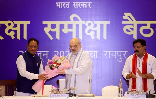 नक्सली समर्पण नीति के तहत हथियार डालकर मुख्यधारा में शामिल हों अमित शाह