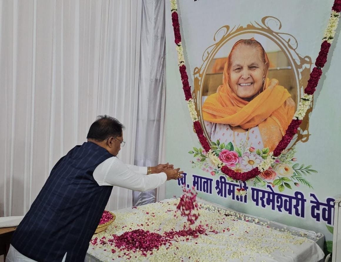 CM विष्णुदेव साय ने रोहतक पहुंच स्वर्गीय परमेश्वरी देवी को अर्पित की श्रद्धांजलि