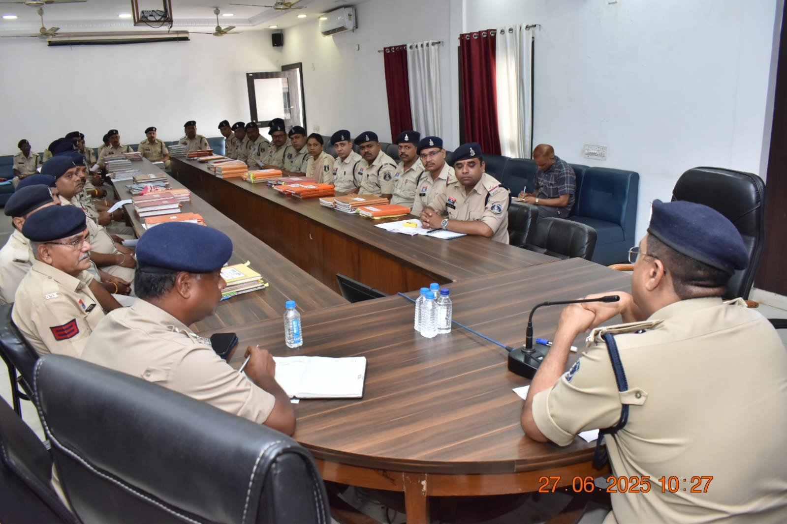जिले के पुलिस कर्मियों को शत प्रतिशत समंस-वारंट तामीली के निर्देश दिए SSP दुर्ग ने