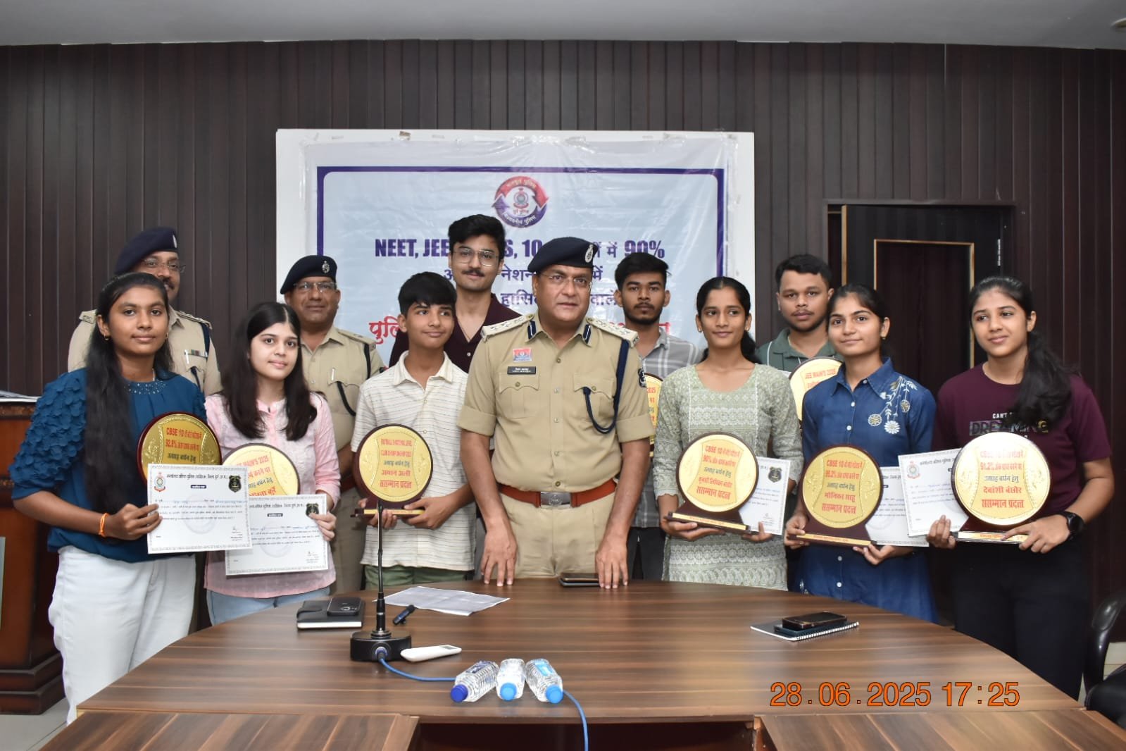 नेशनल चैंपियन खिलाड़ियों एवं मेधावी छात्र-छात्राओं को सम्मानित किया SSP दुर्ग ने