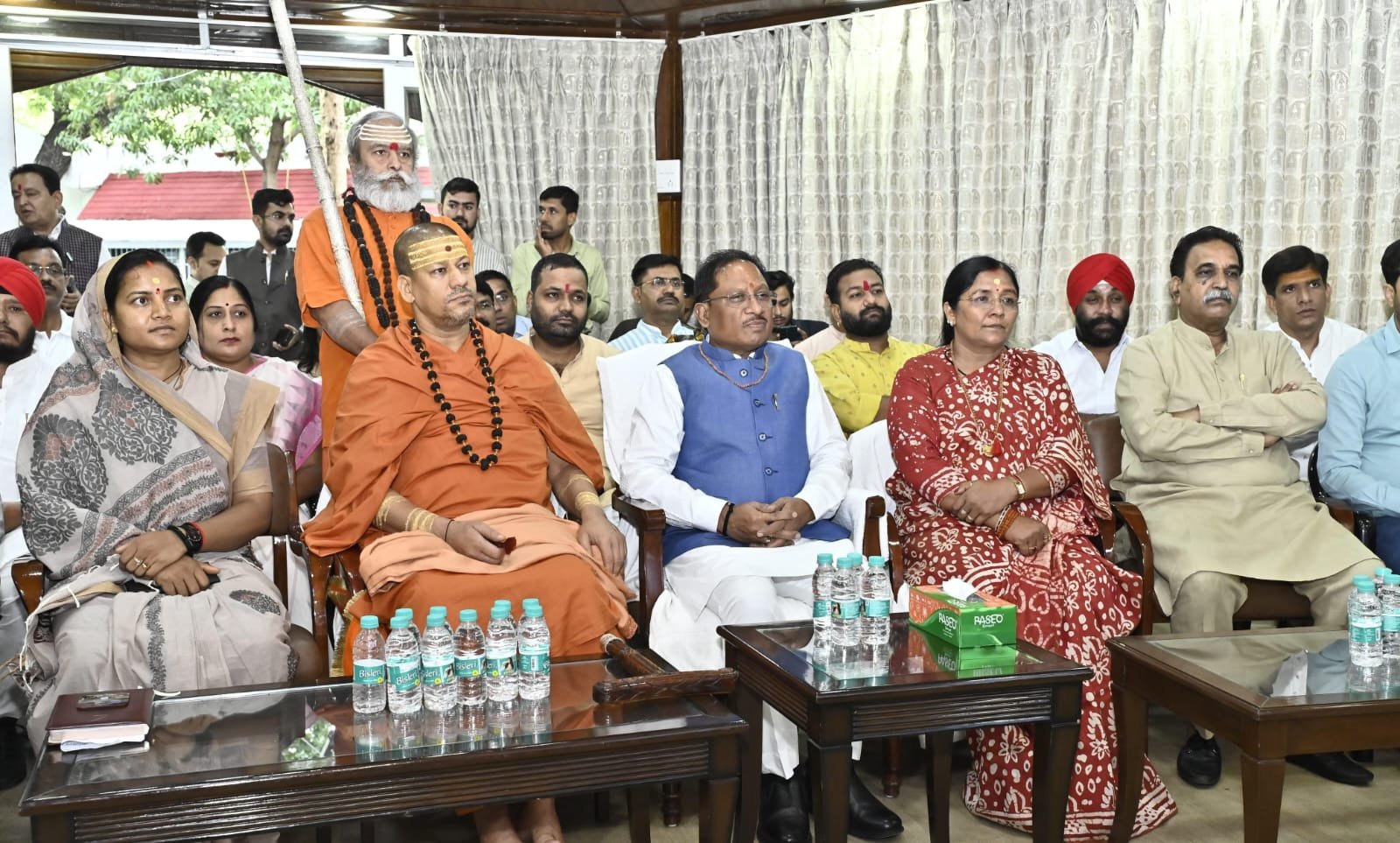 मुख्यमंत्री विष्णु देव साय ने सुनी ‘मन की बात’ की 123वीं कड़ी