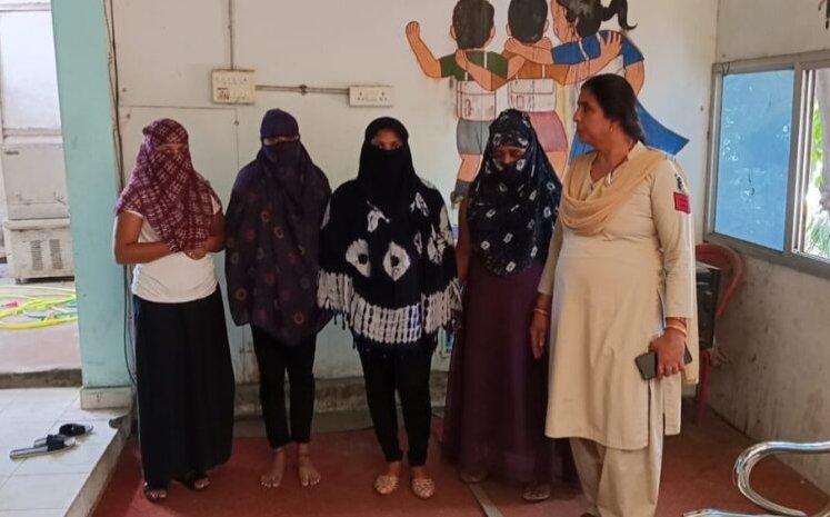 काम दिलाने के बहाने लड़कियों को देह व्यापार में धकेलने वाली महिला दलाल गिरफ्तार