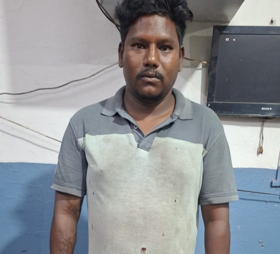 झपट्टा मारकर मोबाइल लूटने वाले आरोपी को छावनी पुलिस ने किया गिरफ्तार झपट्टा मारकर मोबाइल लूटने वाले आरोपी को छावनी पुलिस ने किया गिरफ्तार