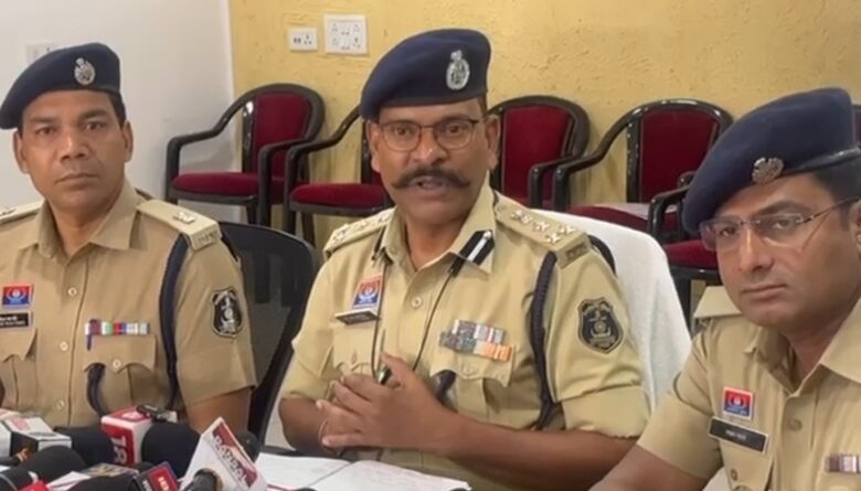 सूटकेस में मिली युवक की लाश: हत्या के बाद फरार दंपति गिरफ्तार, मृतक की हुई पहचान