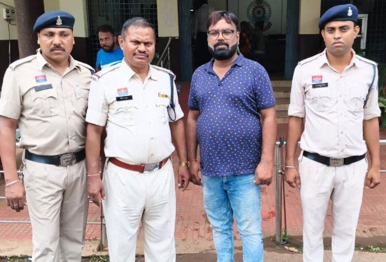 युवती को अपेक्स बैंक में प्रबंधक की नौकरी लगाने के नाम पर वसूले 6 लाख