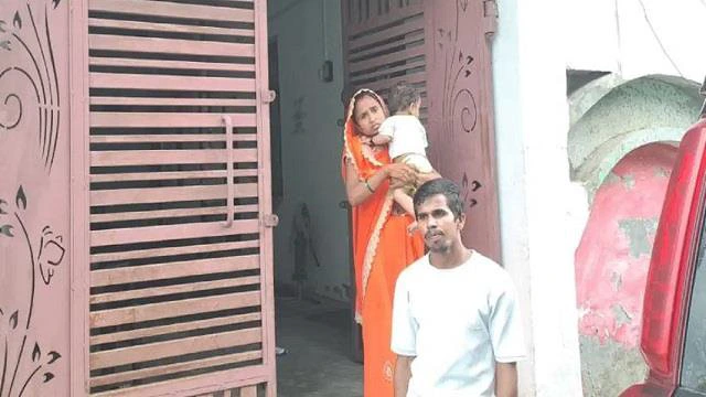 लोन की किश्त नहीं चुकाई तो बैंक वाले उठा ले गए बीवी, बंधक बनाकर रखा लोन की किश्त नहीं चुकाई तो बैंक वाले उठा ले गए बीवी, बंधक बनाकर रखा
