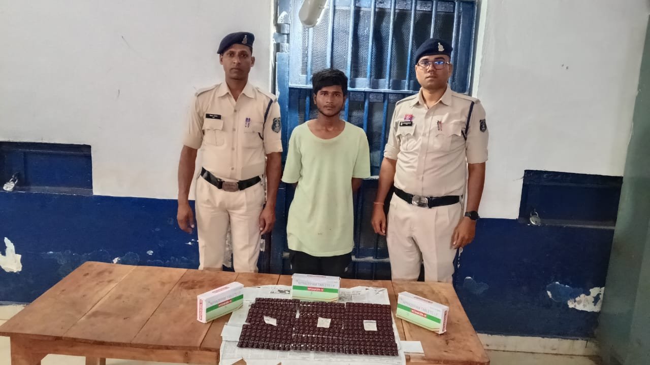 11 ग्राम ब्राउन शुगर एवं 900 नशीली दवाइयां के साथ दुर्ग पुलिस ने पकड़ा तस्कर को 11 ग्राम ब्राउन शुगर एवं 900 नशीली दवाइयां के साथ दुर्ग पुलिस ने पकड़ा तस्कर को
