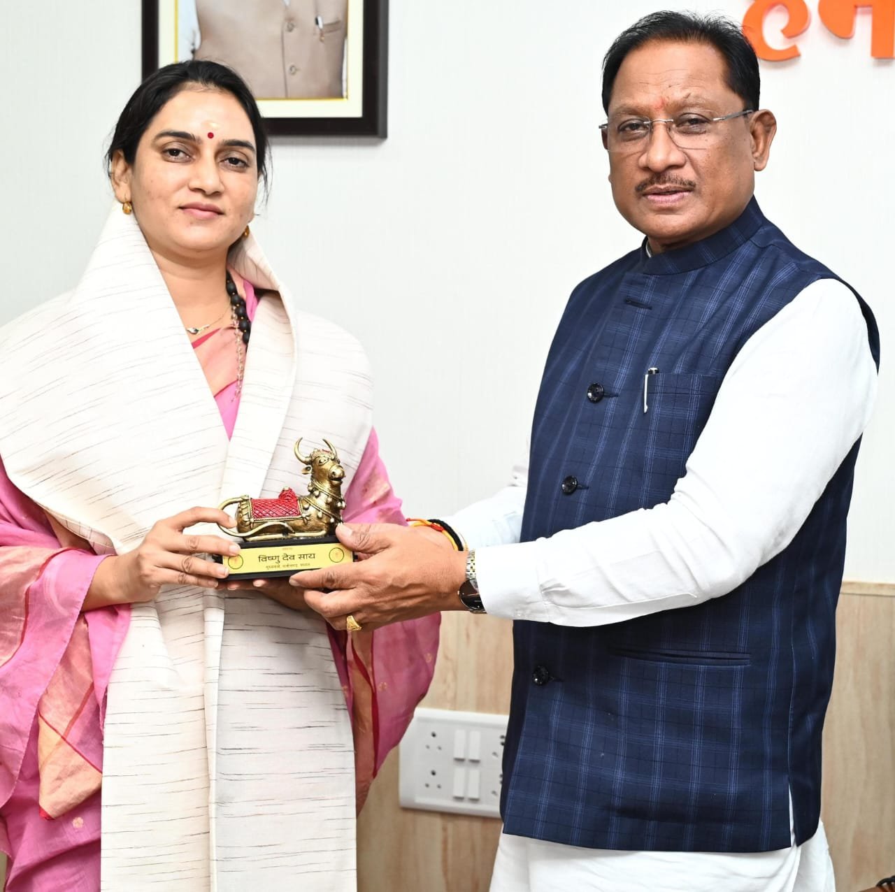 मुख्यमंत्री विष्णु देव साय ने वॉटर वुमन शिप्रा पाठक का किया सम्मान
