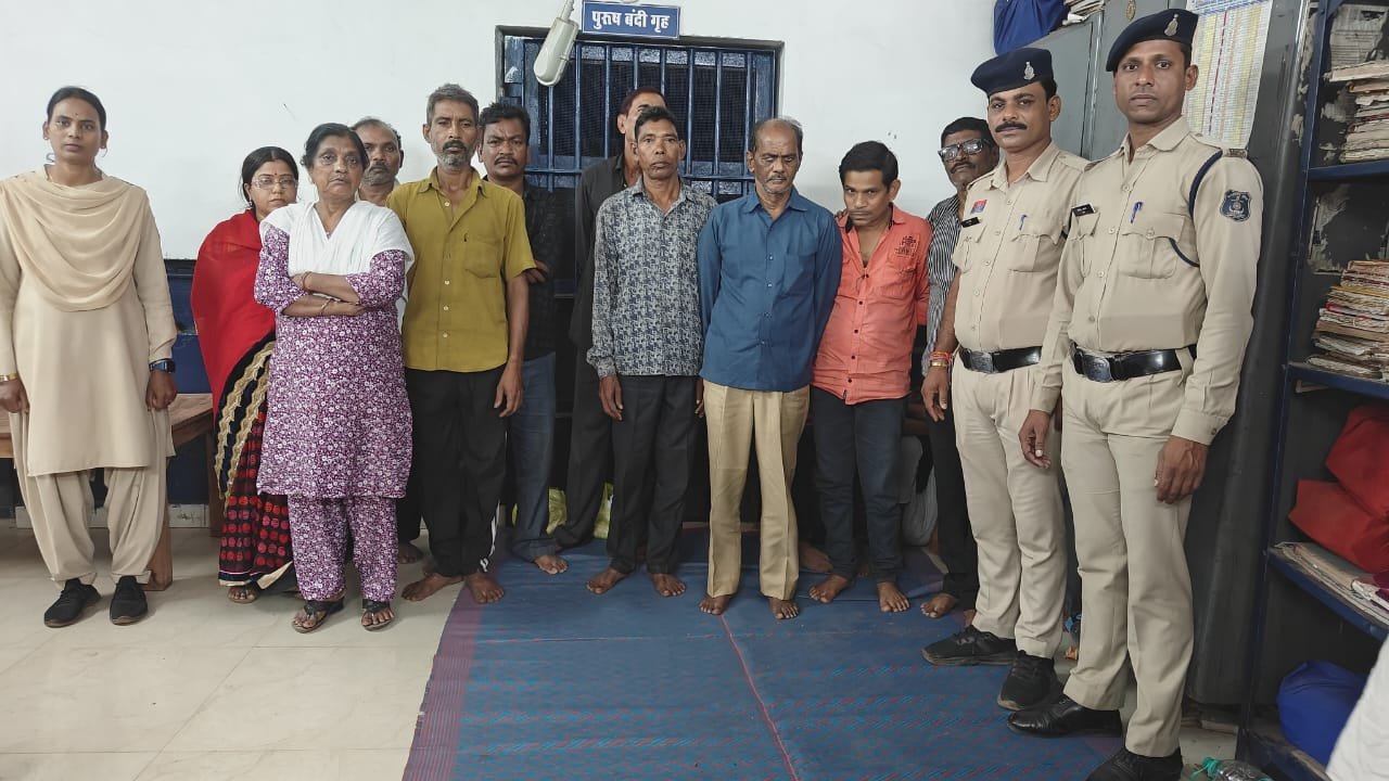 दुर्ग पुलिस की दो स्थानों पर रेड, महिला सहित 13 सटोरिए गिरफ्तार, 21हज़ार जप्त