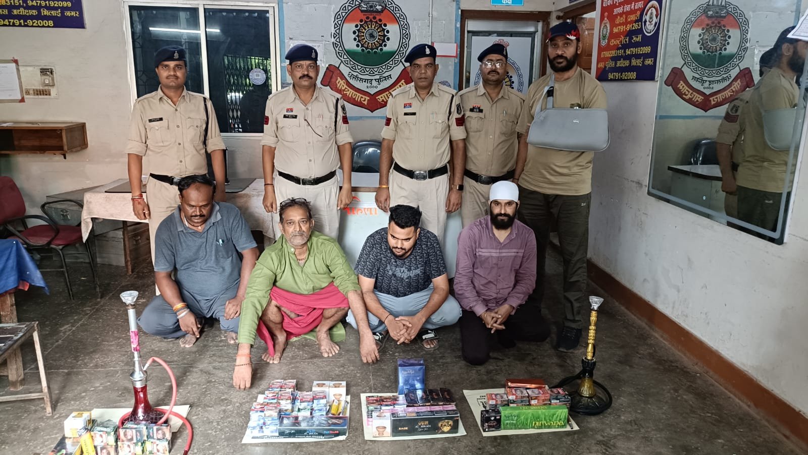 इलेक्ट्रॉनिक सिगरेट एवं हुक्का की सामग्री तीन थाने की पुलिस ने की जप्त इलेक्ट्रॉनिक सिगरेट एवं हुक्का की सामग्री तीन थाने की पुलिस ने की जप्त