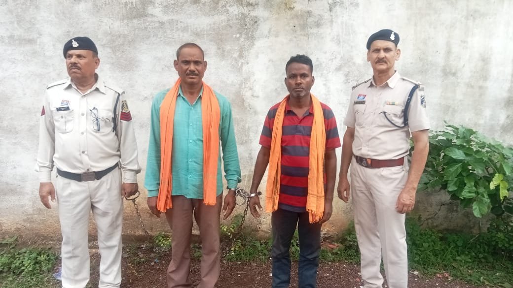 दुर्ग के 2 ईटभट्ठा संचालक से 35 लाख की ठगी, चंद घंटे में पुलिस ने दबोचा आरोपियों को दुर्ग के 2 ईटभट्ठा संचालक से 35 लाख की ठगी, चंद घंटे में पुलिस ने दबोचा आरोपियों को