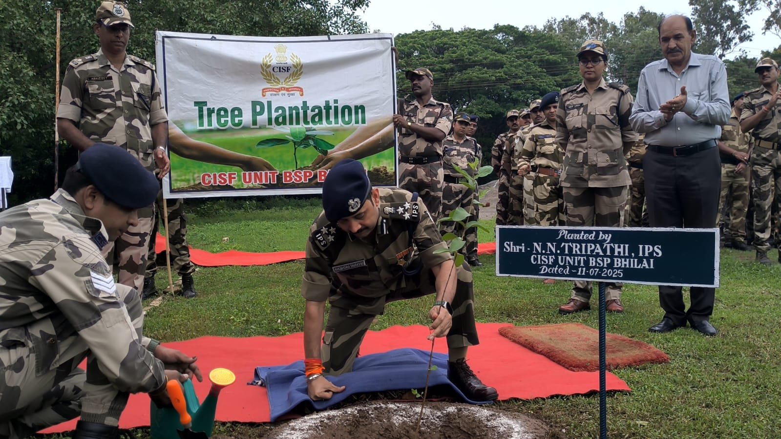 CISF का मेगा ट्री प्लांटेशन ड्राइव : DIG ने अमरूद का पौधा लगा की शुरुआत