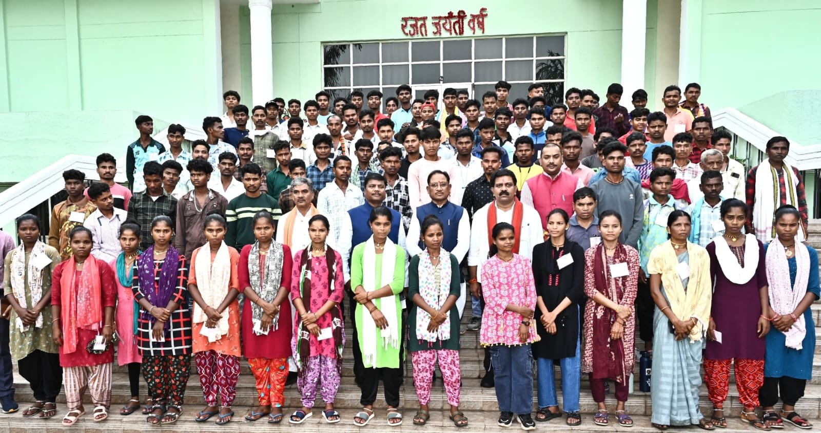 बस्तर के बच्चों का स्वर्णिम भविष्य सुनिश्चित करने के लिए सरकार प्रतिबद्ध – CM साय