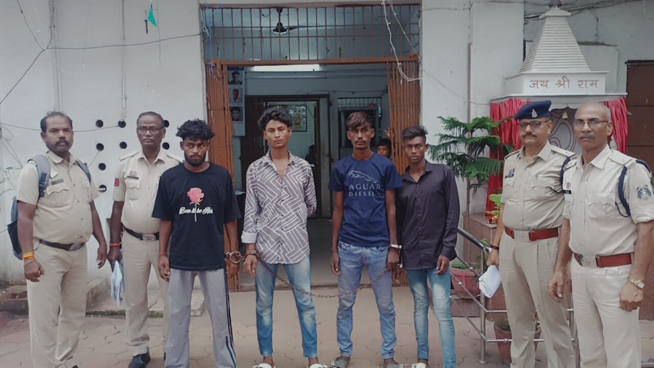 बड़ी खबर : कानून व्यवस्था में बाधक बने 11 आरोपियों को पुलिस ने पकड़ा