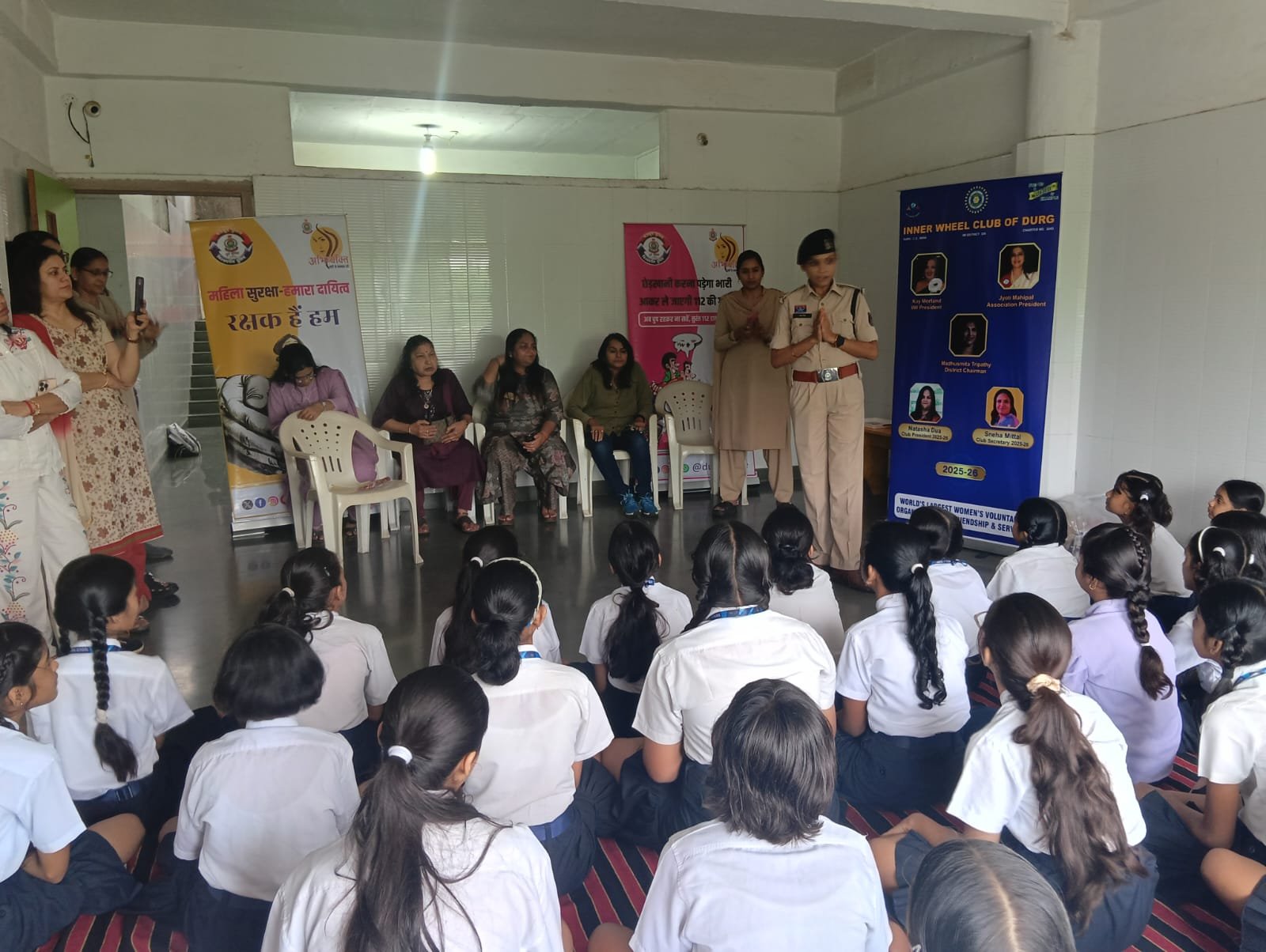 साइबर डिजिटल अरेस्टिंग से सतर्क रहने छात्र-छात्राओं को रक्षा टीम ने किया सतर्क
