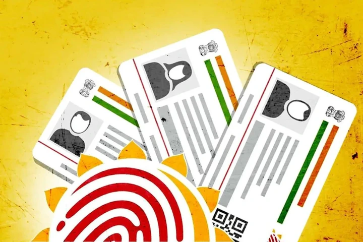 आपका Aadhaar Card असली है या नकली? मुसीबत में पड़ने से पहले जान लें कैसे करें चेक
