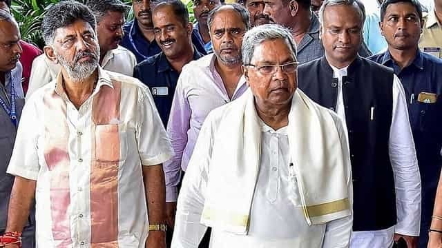कर्नाटक में CM बदलने पर रार तेज, शिवकुमार गुट बोला- 100 MLA साथ