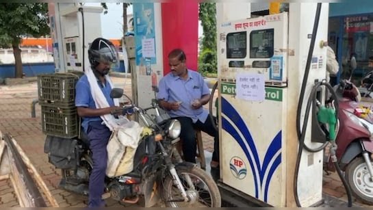 दुपहियां वाहन चालक को पेट्रोल पाने करना होगा यह काम, कलेक्टर ने जारी किया आदेश