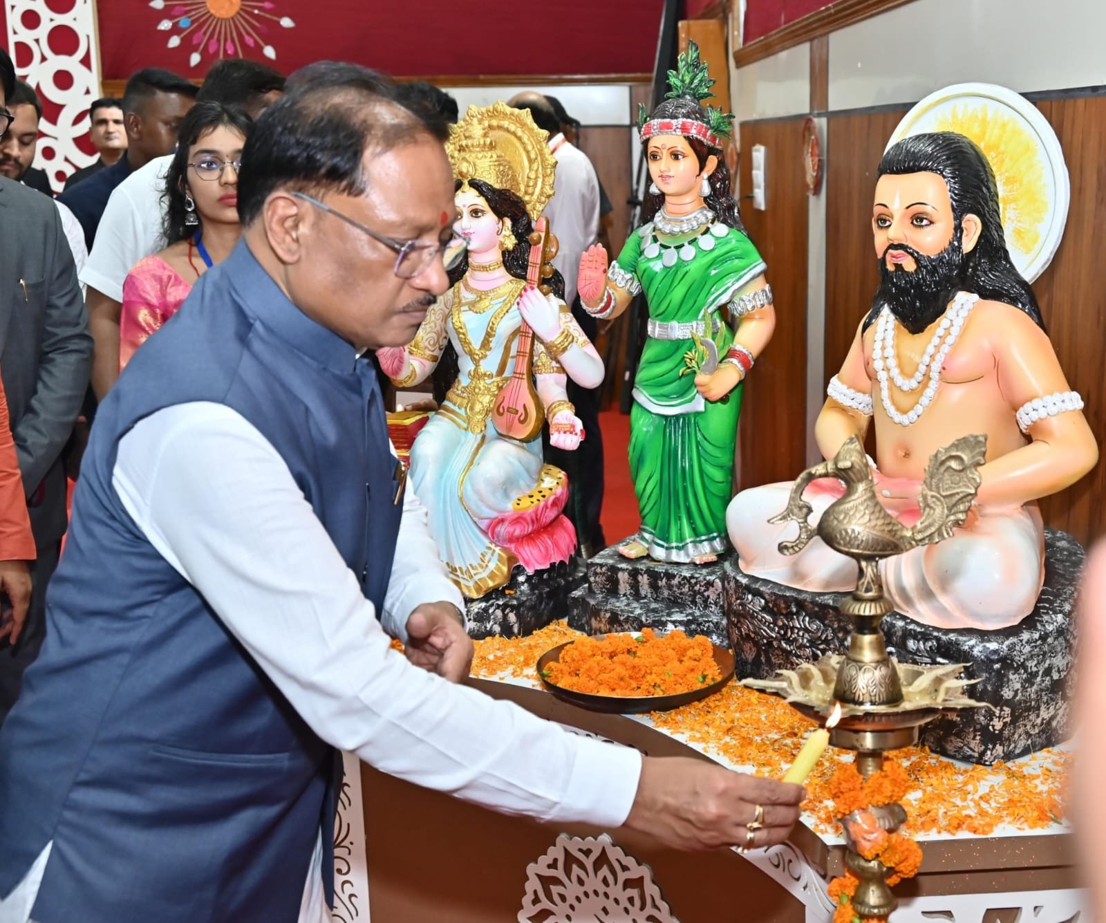 CM साय शहीद विनोद सिंह कौशिक मेधावी छात्र अभिनंदन समारोह में शामिल