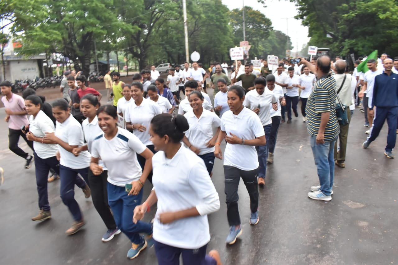 विश्वास नशा मुक्ति अभियान, नशे को छोड़ो, जिंदगी से नाता जोड़ो, दुर्ग पुलिस ने निकाली रैली विश्वास नशा मुक्ति अभियान, नशे को छोड़ो, जिंदगी से नाता जोड़ो, दुर्ग पुलिस ने निकाली रैली