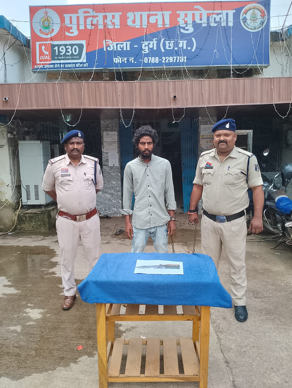 सुपेला बाजार में चाकू लहरा भयभीत कर रहा था आदतन आरोपी, भेजा गया जेल सुपेला बाजार में चाकू लहरा भयभीत कर रहा था आदतन आरोपी, भेजा गया जेल