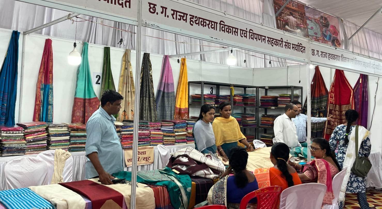 बीटीआई ग्राउण्ड शंकर नगर में लगी ग्रामोद्योग प्रदर्शनी को मिल रहा शानदार प्रतिसाद बीटीआई ग्राउण्ड शंकर नगर में लगी ग्रामोद्योग प्रदर्शनी को मिल रहा शानदार प्रतिसाद