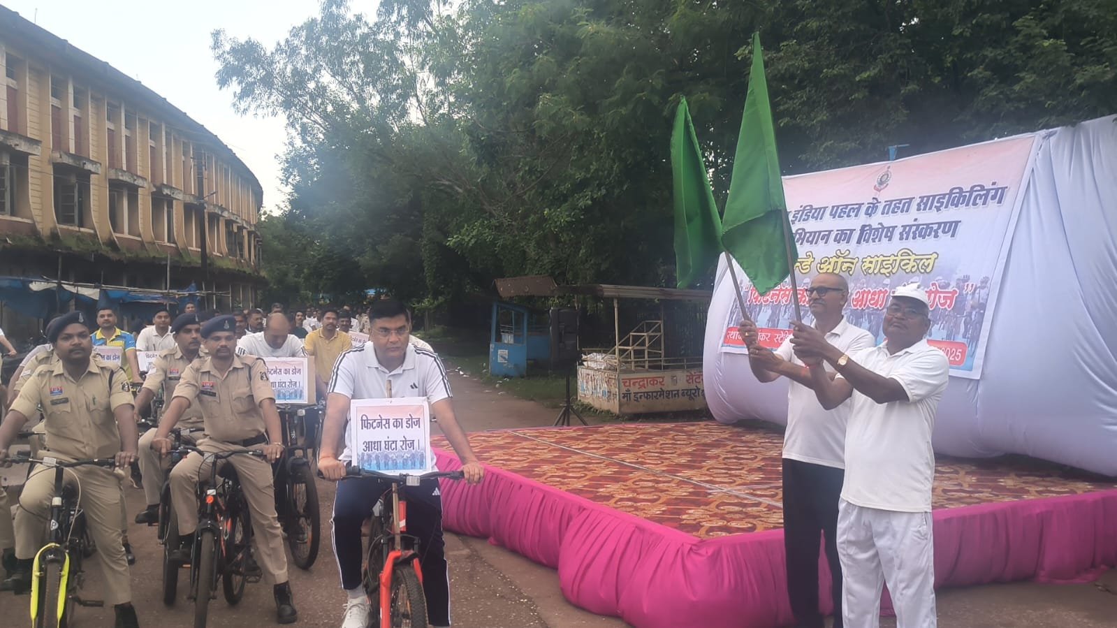 Sunday Of On Cycle  फिटनेस का डोज आधा घंटा रोज के तहत दुर्ग पुलिस ने की साइकिलिंग