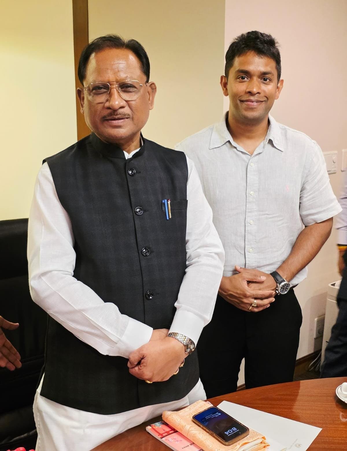 बस्तर के होनहार अविनाश तिवारी से टोक्यो में मिले मुख्यमंत्री साय
