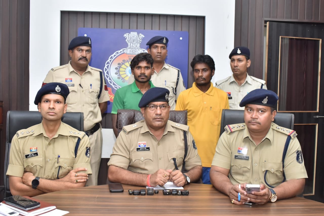 शराब पीने से रोकना मुंशी को पड़ा महंगा, नाबालिग सहित तीन ने टंगिया से की हत्या शराब पीने से रोकना मुंशी को पड़ा महंगा, नाबालिग सहित तीन ने टंगिया से की हत्या