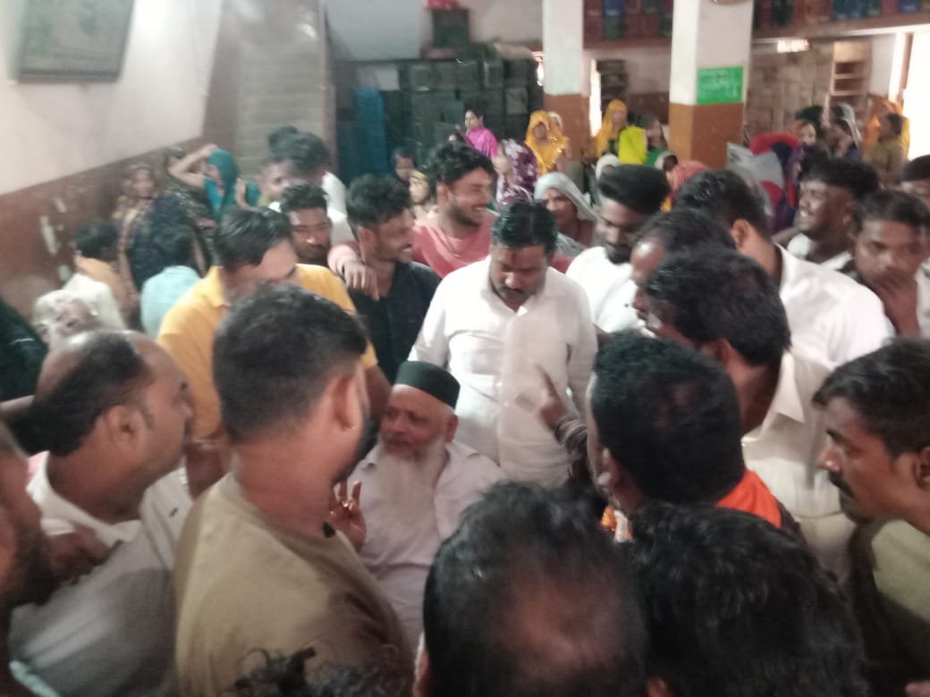 फल मंडी पावर हाउस में मोबाइल टावर लगाने का विरोध व्यापारी वर्ग उतरा सड़क पर