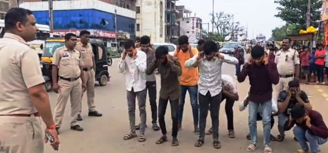छत्तीसगढ़ में सड़क पर बर्थडे सेलिब्रेशन बड़ा महंगा, 10 युवक गिरफ्तार
