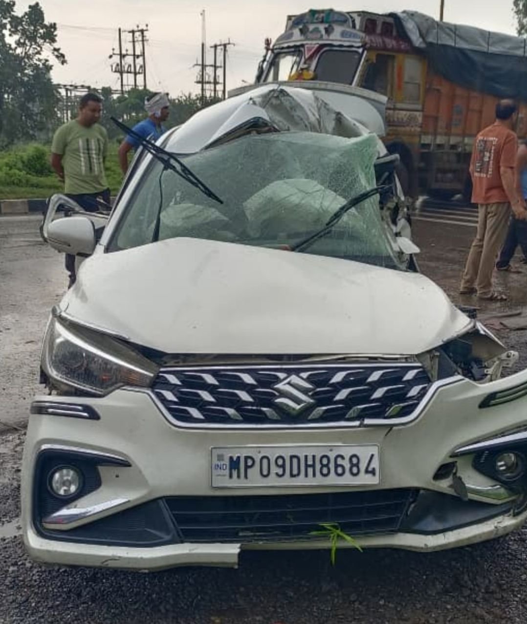 राजनांदगांव में बड़ी दुर्घटना : पुरी दर्शन के लिए जा रहे 6 युवकों की सड़क हादसे में मौत