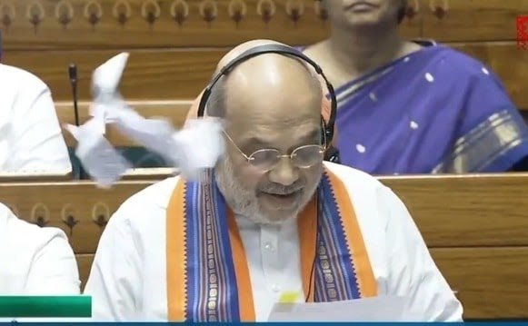 लोकसभा में ऐसा क्या हुआ कि अमित शाह की सुरक्षा में दौड़े मार्शल