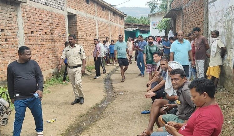 CG CRIME: : एक ही परिवार के 4 की हत्या,शव जमीन में गाड़ दिए CG CRIME: : एक ही परिवार के 4 की हत्या,शव जमीन में गाड़ दिए
