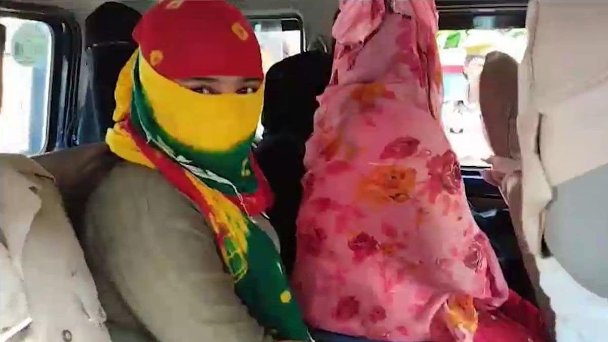 9 लड़कियां, 4 पुरुष और स्पा सेंटर… बाहर लिखा था- कंप्यूटर चलाना सीखें