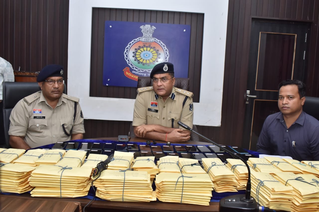 दुर्ग से गुमे हुए सैकड़ो मोबाइल का प्रदेश के 6 जिलों में हो रहा था उपयोग