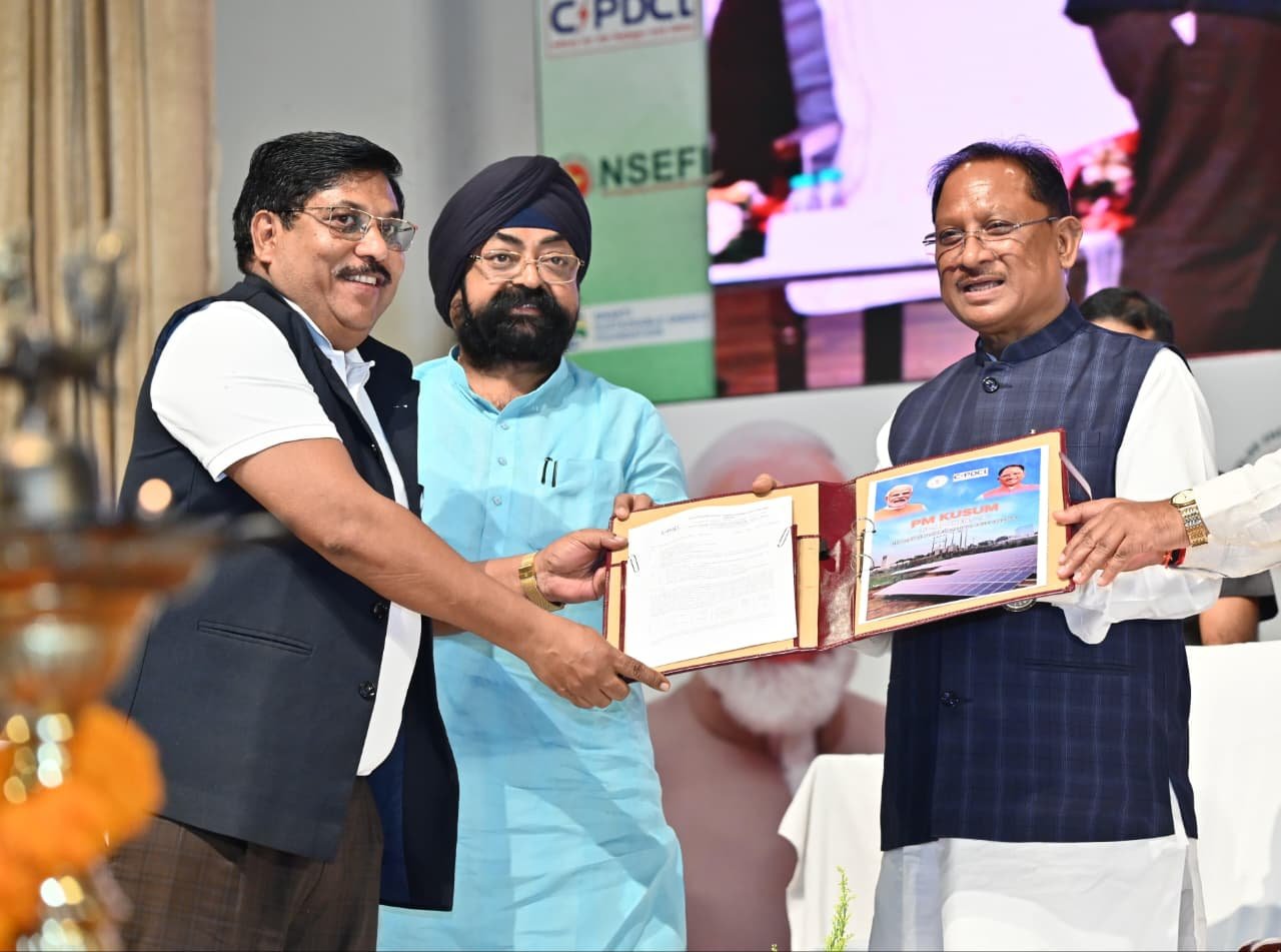 प्रदेश में सौर ऊर्जा उत्पादक के साथ-साथ बन रहे हैं ऊर्जा दाता : CM साय प्रदेश में सौर ऊर्जा उत्पादक के साथ-साथ बन रहे हैं ऊर्जा दाता : CM साय