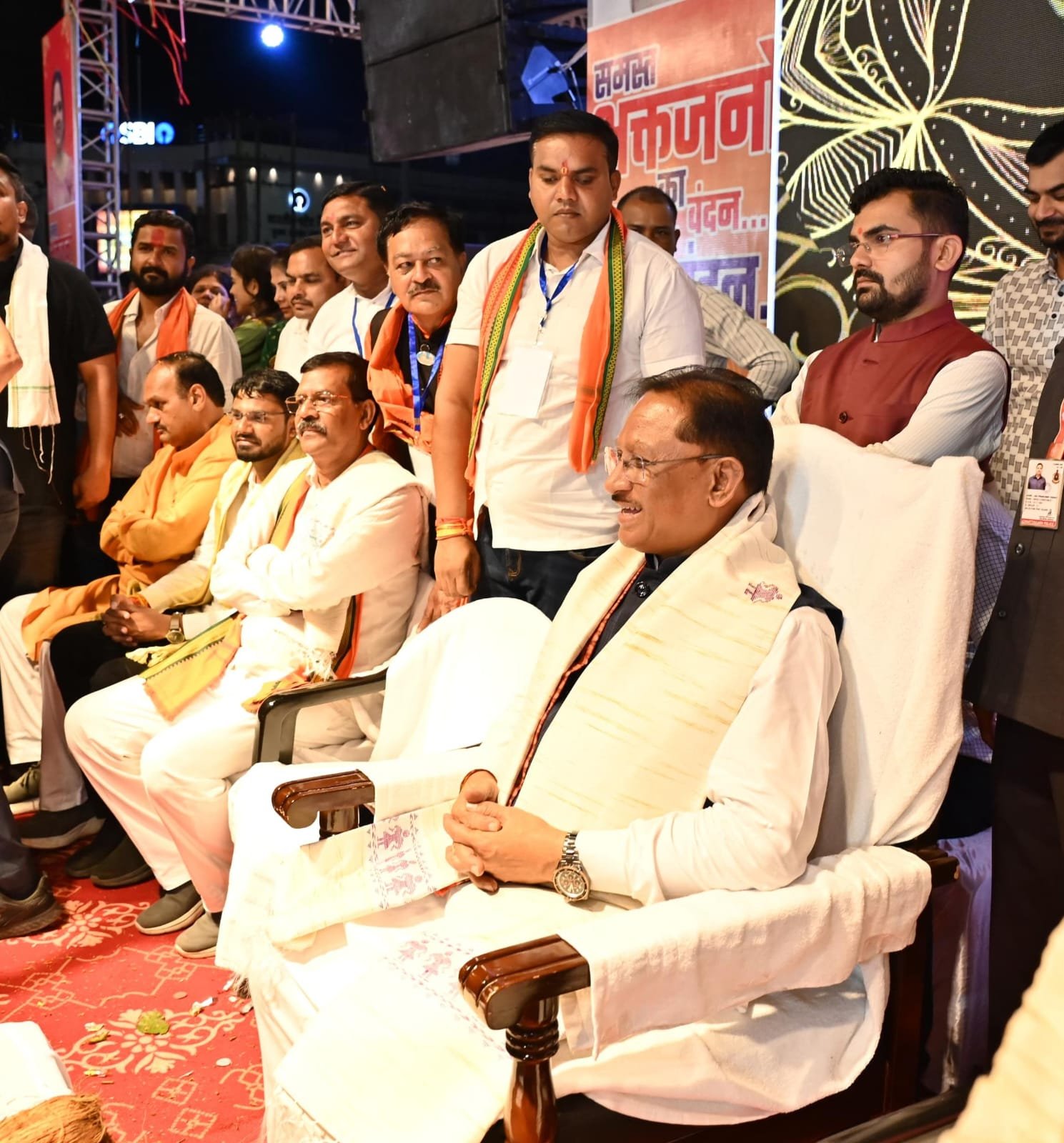 विविध पौराणिक प्रसंगों एवं आधुनिक घटनाओं पर आधारित झांकियां बनी आकर्षण का केंद्र: