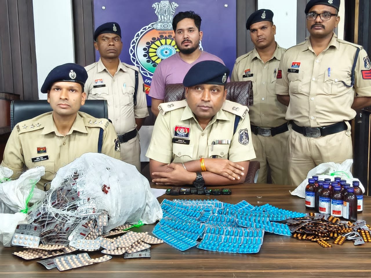 नशीली दवा एवं सिरप का जखीरा दुर्ग पुलिस ने किया बरामद