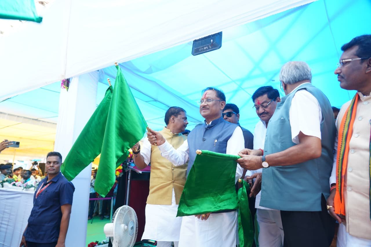 रेलवे इंफ्रास्ट्रक्चर में तेजी से हो रहा निवेश आने वाली पीढ़ियों के लिए गढ़ेगा नया भविष्य : CM साय रेलवे इंफ्रास्ट्रक्चर में तेजी से हो रहा निवेश आने वाली पीढ़ियों के लिए गढ़ेगा नया भविष्य : CM साय