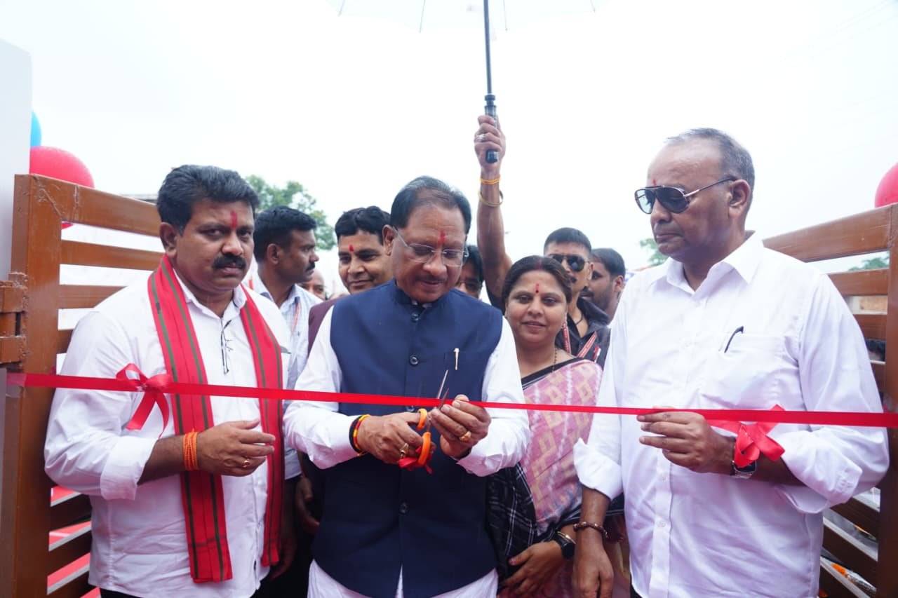 CG को महिला केन्द्रित विकास का मॉडल बनाने वाली योजना महतारी सदन : CM साय CG को महिला केन्द्रित विकास का मॉडल बनाने वाली योजना महतारी सदन : CM साय