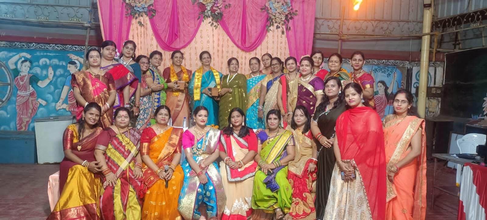 क्षेत्रीय पोशाक व गीतों से सजी संध्या, महिलाओं ने जमकर बिखेरी छटा