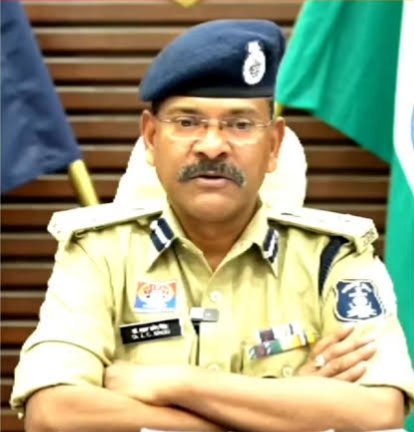 इनोवा में गमला फेंकने का मामला, कोतवाली समेत 4 टीआई बदले गए इनोवा में गमला फेंकने का मामला, कोतवाली समेत 4 टीआई बदले गए