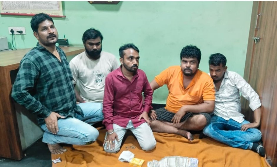 5 जुआरी गिरफ्तार, दांव पर लगे 63,500/-रूपए और 8 मोबाइल जब्त