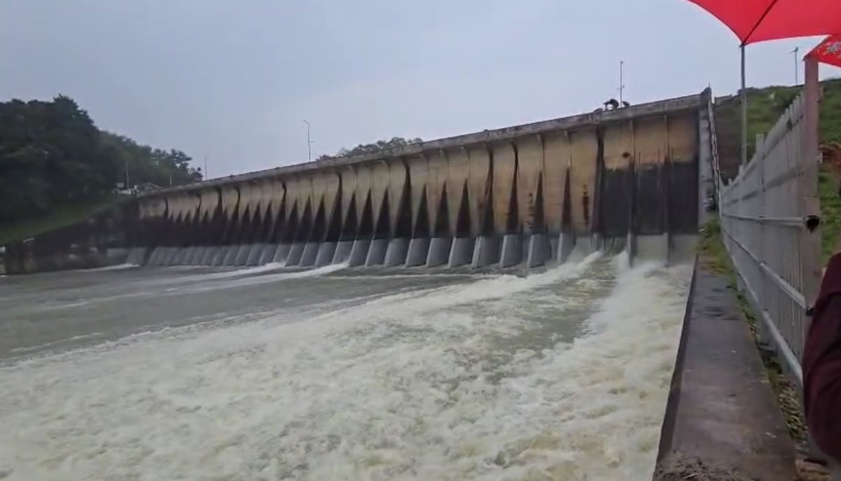 गंगरेल में 14180 क्यूसेक पानी की आवक, मुरूमसिल्ली का फिर खुला सायफन गेट